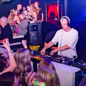 DJ Sam Hofman