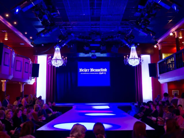 Modeshow in City Theater