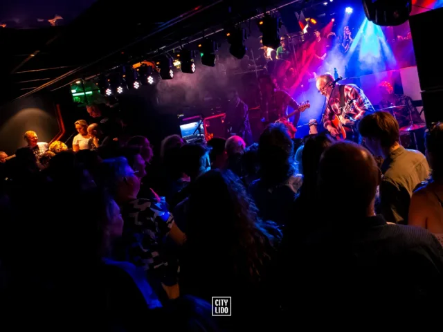 Bandje in zaal de kelder
