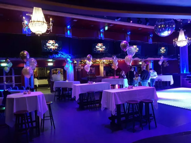 Witte Kleedjes en Led Dansvloer